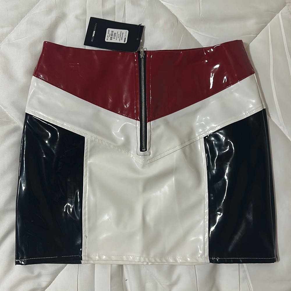 Fashion Nova latex mini skirt/geometric